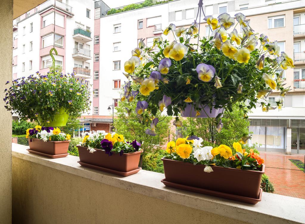 Lovely Corvin Apartment Budapest Exterior foto
